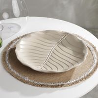 Plato Decorativo de MDF Diseño Hoja Café 28 X 3.6 Cm