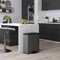 Basurero de Plástico con Tapa Gris 65 L