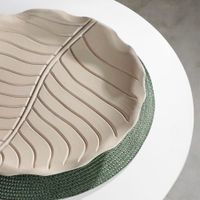 Plato Decorativo de MDF Diseño Hoja Café 33.5 X 3.6 Cm