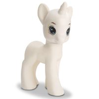 Muñeca-Club-Girls-Pintura-con-Unicorno
