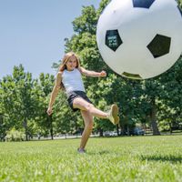 Pelota de Fútbol Jumbo Blanco con Negro 30 Plg