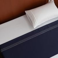Set de Sábanas Blanco con Azul Marino King