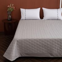 Set de Cubrecama Queen Texturizado con Diseño Moderno