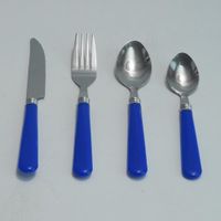 Set de 16 Cubiertos con Bandeja Colores Surtidos