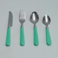 Set de 16 Cubiertos con Bandeja Colores Surtidos