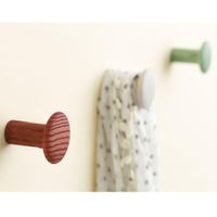 Colgador-Adhesivo-con-Textura-de-Madera