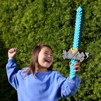 Espada Y Pico Transformables De Minecraft: La Película