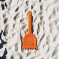 Pala de Juguete Naranja para Arena con Orificios 40 Cm