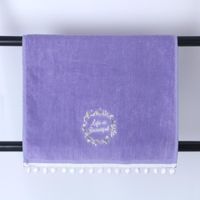 Toalla de Manos Morada con Bordado Diseño Life is Beautiful