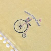 Toalla de Manos Amarilla con Bordado Diseño Bicicleta