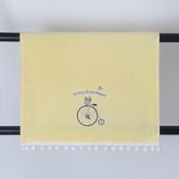 Toalla de Manos Amarilla con Bordado Diseño Bicicleta