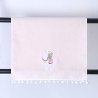 Toalla-de-Manos-Rosa-con-Bordado-Diseño-Llama