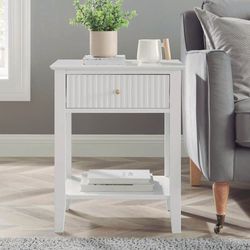Mesa de Noche Blanca con Cajón y Repisa