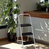Escalera-Metalica-de-3-Peldaños-Plegable