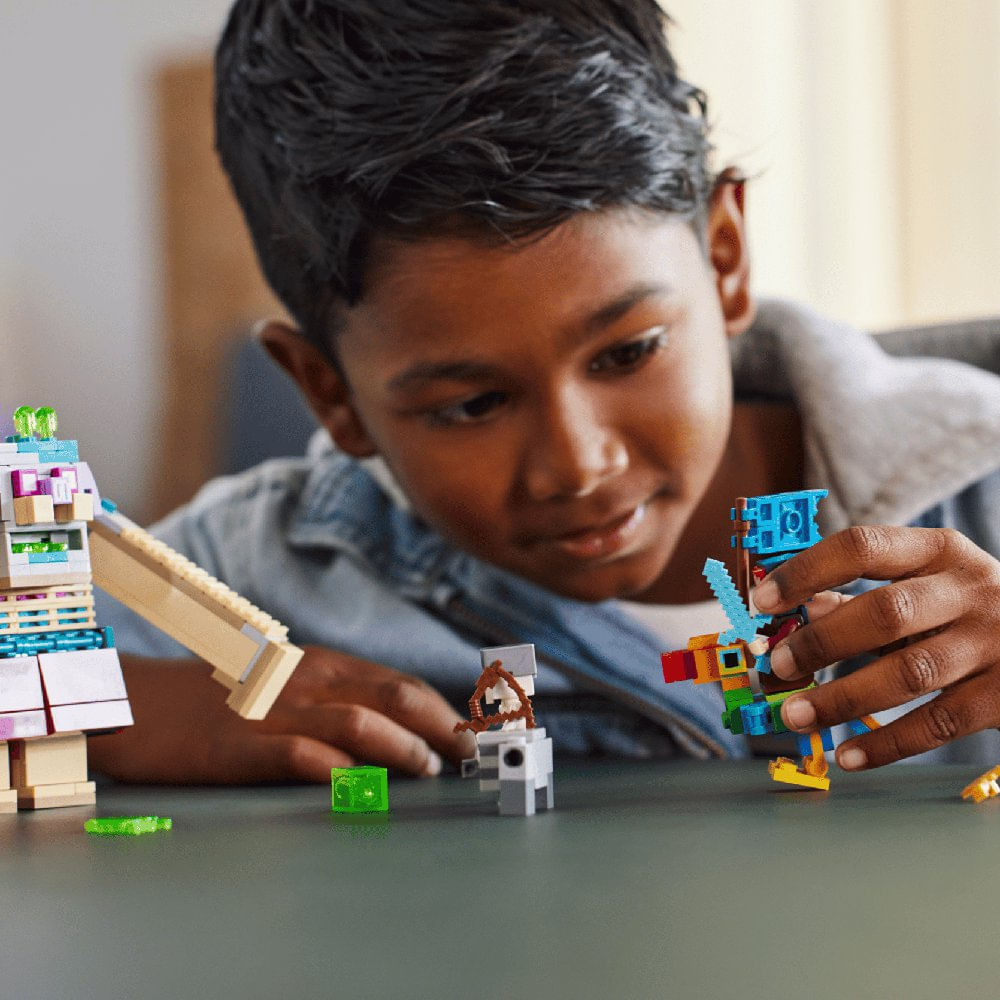 LEGO Minecraft Legends El Duelo contra el Devorador #21257 de 420 Piezas
