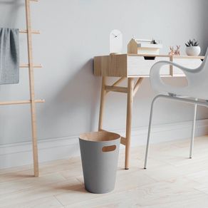 Papelero Woodrow Gris Claro Y Madera Natural - Umbra