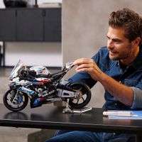 LEGO-Technic-BMW-M-1920-Piezas