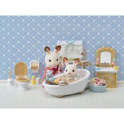 Mini-muñecas-Sylvanian-Families-en-baño-con-accesorios-detallados