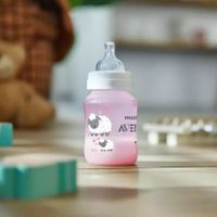 Biberón Clásico Anticólicos Rosado Diseño de Ovejitas 260 Ml - Avent