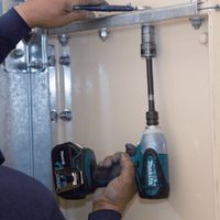 Llave De Impacto Inalámbrica 1/2 Plg 18 V - Makita