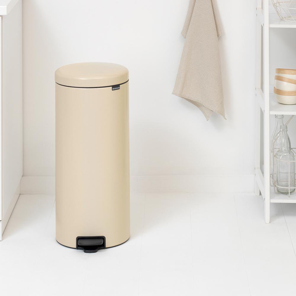 Basurero Alto con Pedal y Cierre Suave 30 Litros - Varios Colores Beige