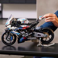 LEGO-Technic-BMW-M-1920-Piezas