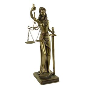 Dama De La Justicia Dorada 16x15x44 Cm - Concepts