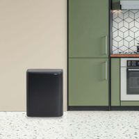 Basurero Cuadrado Táctil Negro 60 L - Brabantia